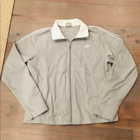 nike light windbreaker
